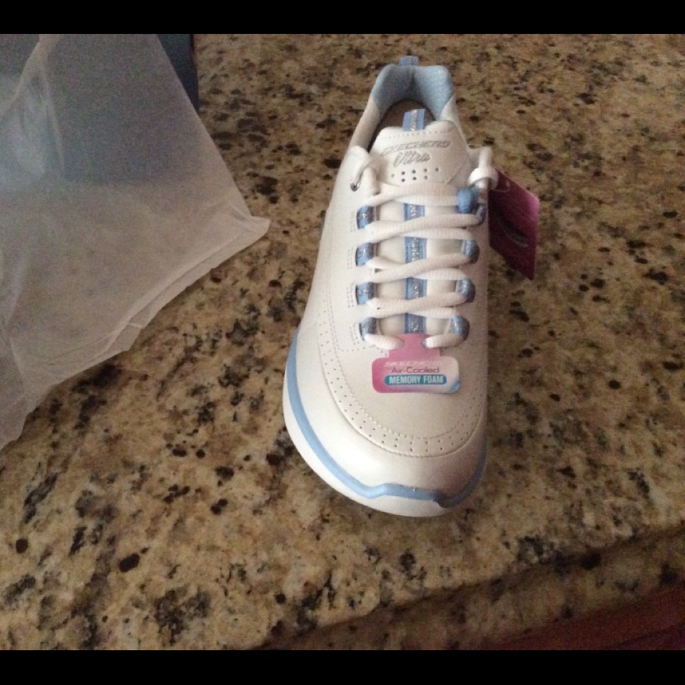 Free Shipping!!!Skechers Memory Foam Sneakers